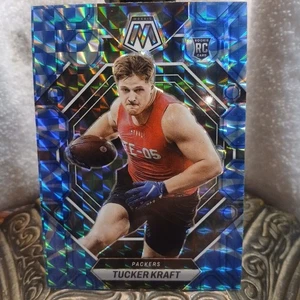 2023 Panini Mosaic - Rookies Tucker Kraft #368 Reactive Blue Mosaic Prizm (RC) - Picture 1 of 7