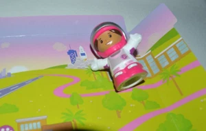 FISHER PRICE 2022 BARBIE YOU CAN BE ANYTHING LITTLE PEOPLE - LADY ASTRONAUT - Picture 1 of 3