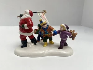 Snow Village 1996 HERE COMES SANTA Department 56 North Pole City OKC - Picture 1 of 15