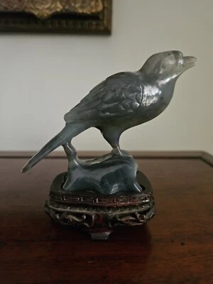 Antigua estatua asiática de pájaro de jade tallada a mano  Foto 1 de 4