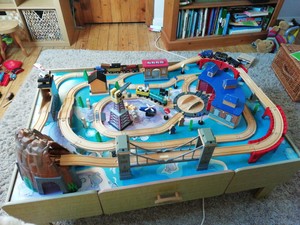 universe of imagination metroline train table