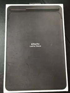 Apple Leather smart cover for iPad Pro 10.5" Black - MPU62ZM/A Retail Box - Picture 1 of 4