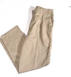 Pantalón informal Wrangler resistente plisado delantero para hombre talla 33 x 30 beige caqui - Imagen 1 de 8