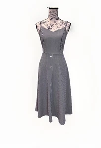 Vestido de verano Gilli a rayas blancas y negras con cuello en V talla mediana - Imagen 1 de 6