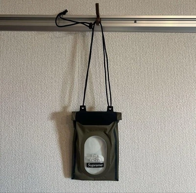 Estojo impermeável Supreme x The North Face edição limitada modelo raro Street Luxur - Imagem 1 de 4