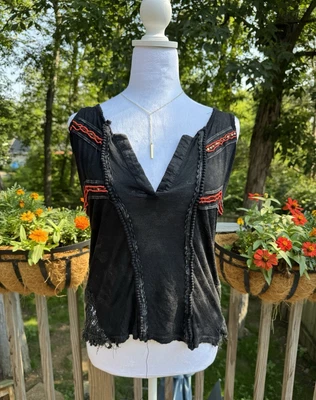 Camiseta sin mangas negra de encaje con cuentas fluidas boho trucos con hebilla para mujer mediana Foto 1 de 4