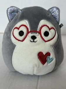 SQUISHMALLOW Ryan the Husky 5” Felpa Rojo Corazón Gafas Peluche Usado en Excelente Condición - Imagen 1 de 9