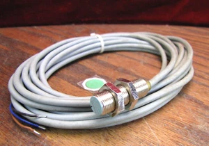 Sensor de proximidad inductivo Siemens M12 2mm 230v 3RG4012-OAG33-Z - Imagen 1 de 3