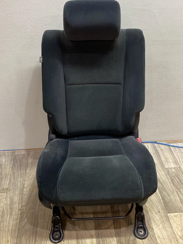 Fits 10 11 12 TOYOTA SEQUOIA SR5 Front RH Passenger Manual Seat Black Cloth OEM - Image 1 of 4