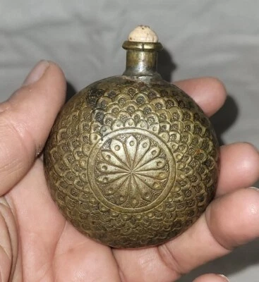 Botella de tabaco tallada en miniatura de forma redonda islámica mogol antigua de colección Foto 1 de 4