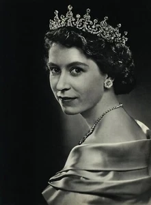 Yousuf Karsh HRH Queen Elizabeth II ORIGINAL Photogravure From A Karsh Book - Picture 1 of 1