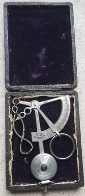 Ancien pèse-lettres miniature dans coffret, modèle déposé de marque NB - Photo 1/4