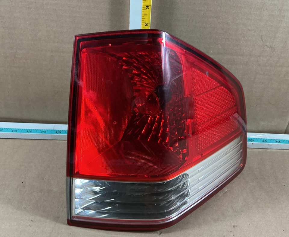 Luz trasera lateral para pasajero Kia Borrego 2009-2011 cuarto de panel montado OEM Foto 1 de 4