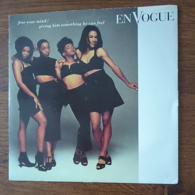 En Vogue - Free Your Mind / Giving Him Something He Can Feel - 7 Inch Vinyl - Image 1 of 4