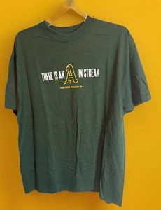 Camiseta verde XL de colección 2002 Oakland A’s There Is An A In Streak MLB SGA para hombre NUEVA - Imagen 1 de 9