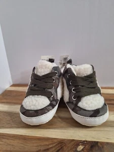 New with Tags Baby Gap Infant Shoe, Camo print with Sherpa lining, 6-12 Month - Picture 1 of 7