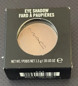 Neu im Karton -- MAC Satin Eyeshadow *ARTIFICIAL EARTH* (1.5g/0.05oz) - *VERY RARE* - Bild 1 von 4