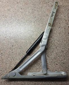 Scharnier für Kofferraumdeckel Alfa Romeo 156 T-Spark Mod. 932. - Bild 1 von 4