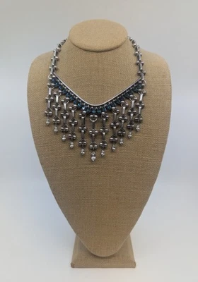 Collar Dannijo Statement babero estrás plateado plateado Foto 1 de 4