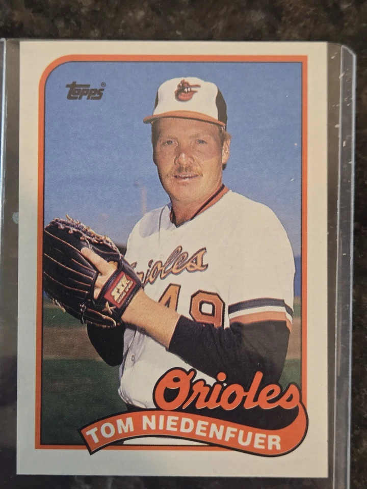 1989 Topps - Tom Niedenfuer #651 - Image 1 of 2