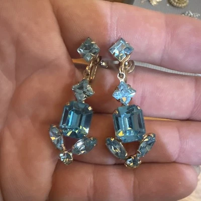Pendientes vintage Coro azul estrás atornillados Foto 1 de 4