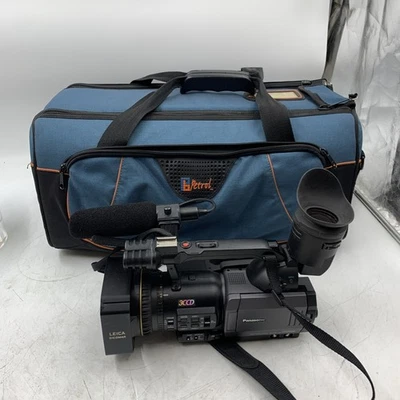 Panasonic AG-DVX100BP MiniDV 3CCD Professional Video Camcorder. No Charger - Image 1 of 4