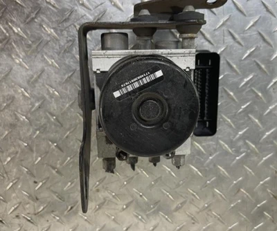 2008 Jeep Grand Cherokee Commander Anti-lock Brake Pump ABS Module Assembly Used - Image 1 of 2