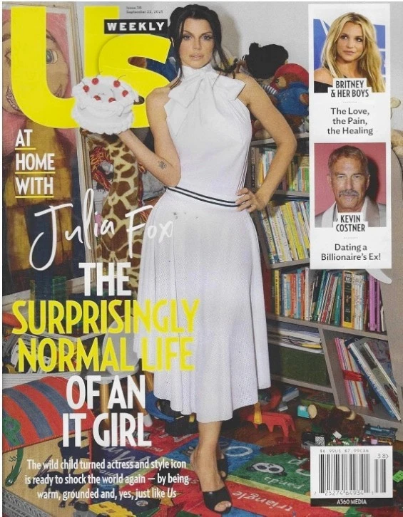 US WEEKLY MAGAZINE - SEPTEMBER 22, 2025 - JULIA FOX - Image 1 of 1