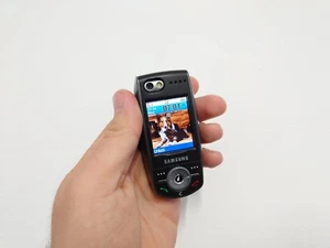 Samsung SGH E880 czarny odblokowany telefon komórkowy prosty podstawowy suwak mały kolekcjoner - Zdjęcie 1 z 14