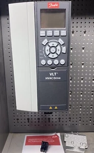 Danfoss VLT Frequenzumrichter 7,5 kW FC-102 P7K5T4E20H1XGXXXXSXXXXAXBXCXXXXDX - Bild 1 von 3