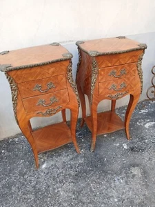 COPPIA COMODINI INTARSIATE CON FREGI BRONZO - STILE NAPOLEONE III - 1960 EMILIA - Foto 1 di 13