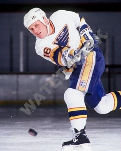BRETT HULL St Louis Blues Glossy 8 x 10 Photo Print - Picture 1 of 1