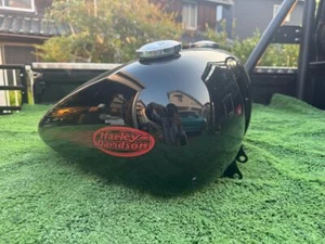 Harley Davidson Genuine Gas tank FLSTS FLSTC FLST FXST Softail 2004 USED - Picture 1 of 10