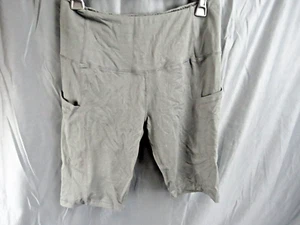 Pantaloncini neri con tasca a vita alta | Ragazza taglia 5Y-L - Foto 1 di 4