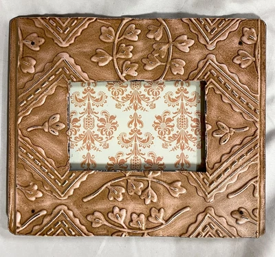 VTG Photo Frame Metal Embossed Floral Geometric Embossed Rust Bronze 4x6 photo - Image 1 of 4