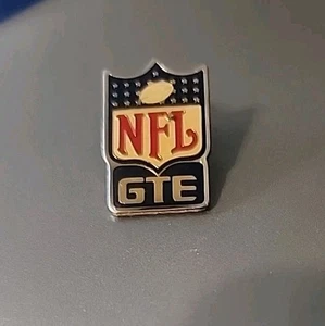 NFL GTE Pin 1985 National Football League & GTE Telecommunications Peter David - Bild 1 von 3