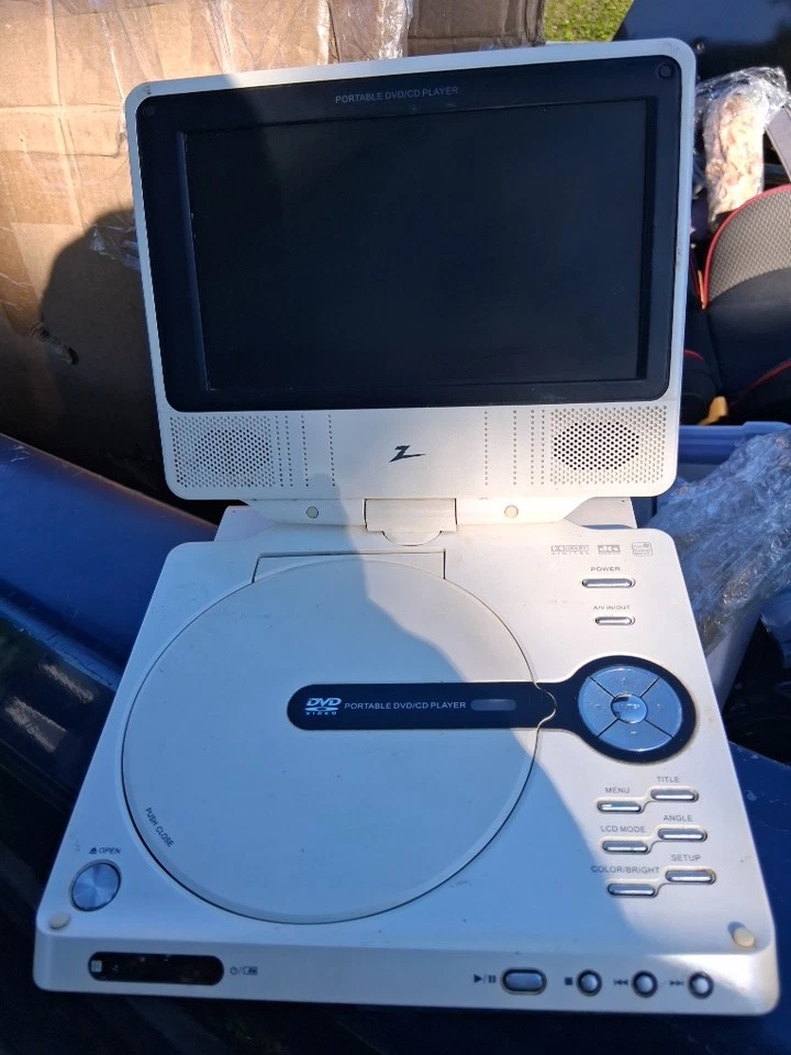 Zenith DVP615 Blanco Portátil 7" Ancho LCD Pantalla CD/DVD Sin Probar Foto 1 de 1