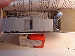 HO Scale InterMountain 12 Panel 6' Doors 40' Box Car Undecorated Grey Kit - Picture 1 of 1