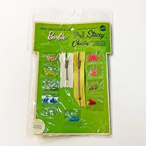 Vintage 1969 Mattel Stitch N Style Nuove Mode Teen per Barbie e i suoi amici - Foto 1 di 3