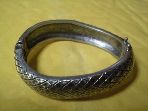 Vintage Lia Sophia Ladies Silver Tone Bangle Bracelet       48.9 grams - Picture 1 of 3