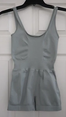 Free People Movement Para Mujer Talla XS/S Verde Salvia Buen Karma Cuello Alto Runsie $88 Foto 1 de 4