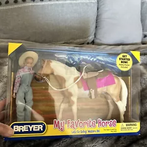 Set western Breyer LETS GO RIDING #1410 HORSE con bambola western - Nuovo con scatola - Foto 1 di 15
