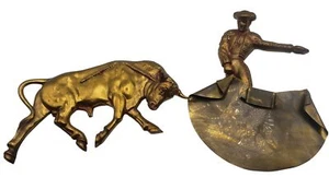 Decorazione da parete Bull Matador ottone bassorilievo torero spagnolo MCM vintage - Foto 1 di 5