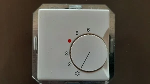 Siemens DELTA Raumtemperaturregler UP 5TC9200 + Abdeckung 5TC9221 (titanweiß) - Bild 1 von 3