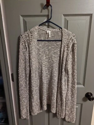 Cárdigan gris navideño con lentejuelas Studio Y para mujer Foto 1 de 4