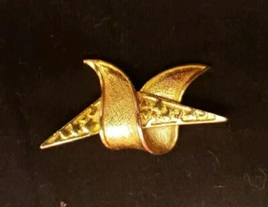 Vintage Gerry's Signed Gold Tone Brooch 2" - Picture 1 of 4