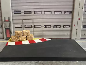 5 Strohballen für Rennstrecke DTM Tourenwagen Rundstrecke Diorama Maßstab 1:18 - Bild 1 von 5