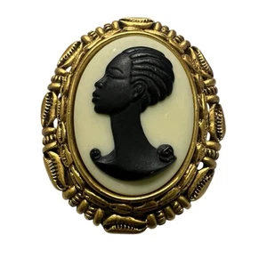 RARO Broche Camafeo Coreen Simpson Cowrie Shell Negro Tono Dorado Firmado - Imagen 1 de 10