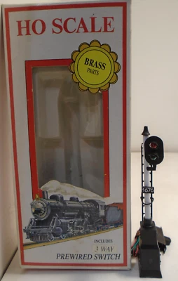 MODEL POWER #1676 HO SCALE 2 LIGHT TRACK SIGNAL NEW IN BOX - Image 1 of 3