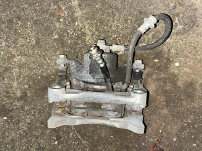 Pinza de freno trasera derecha Nissan Altima 16 17 18 2013-2018 OEM (44001-6CA0D) RH Foto 1 de 3